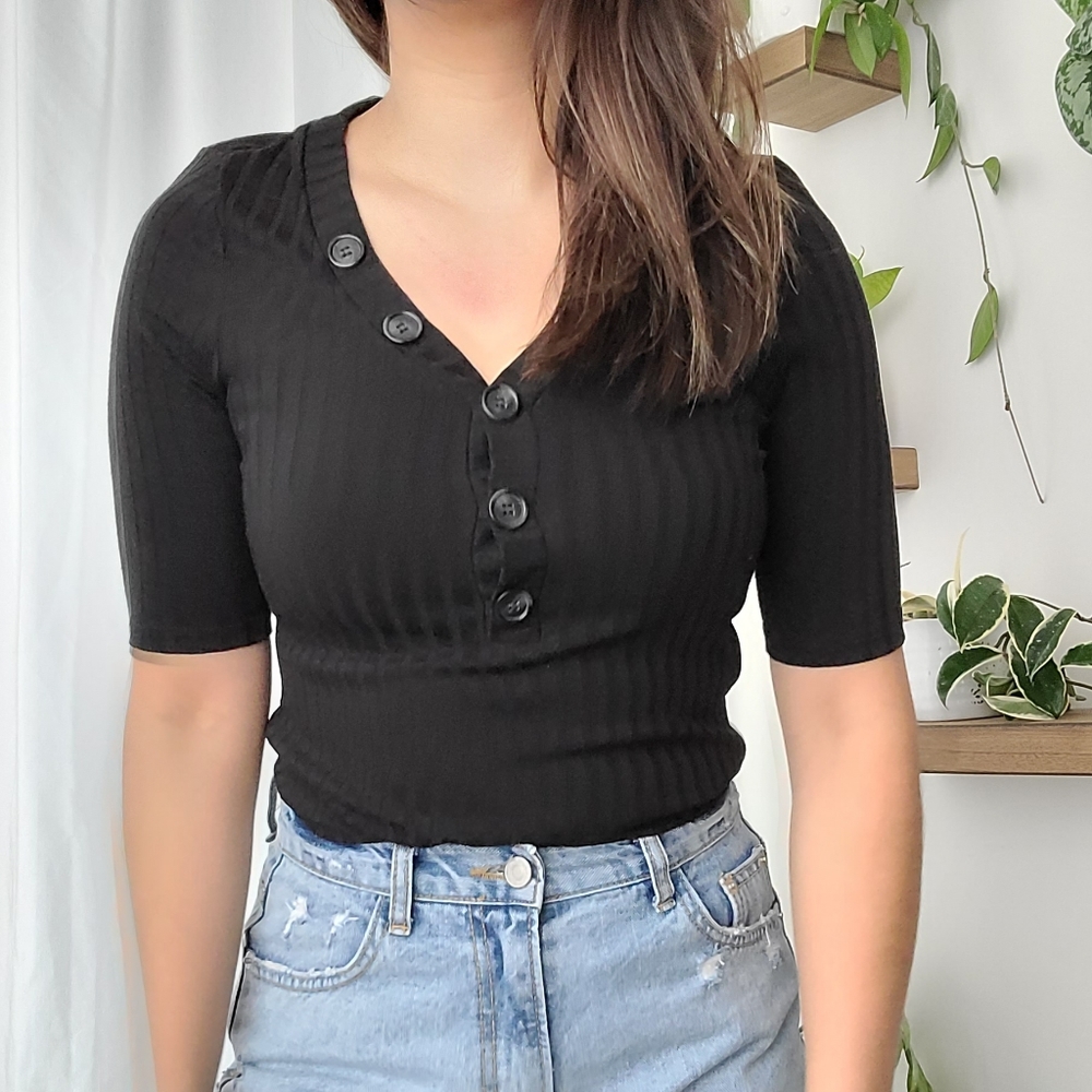 Black ribbed v-neck button neckline top